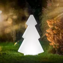 Choinka podświetlana SAPIN M LED 84 cm w ogrodzie