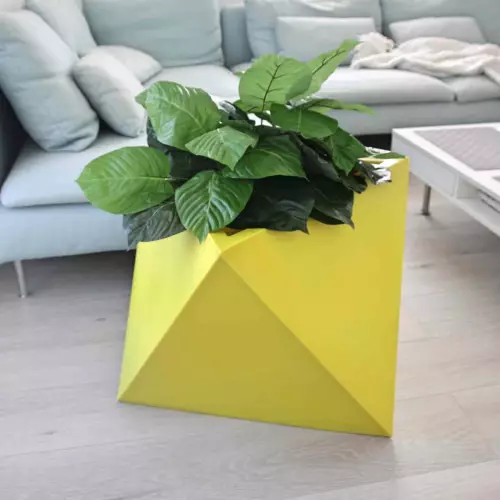 Cytrynowa donica Eos w salonie