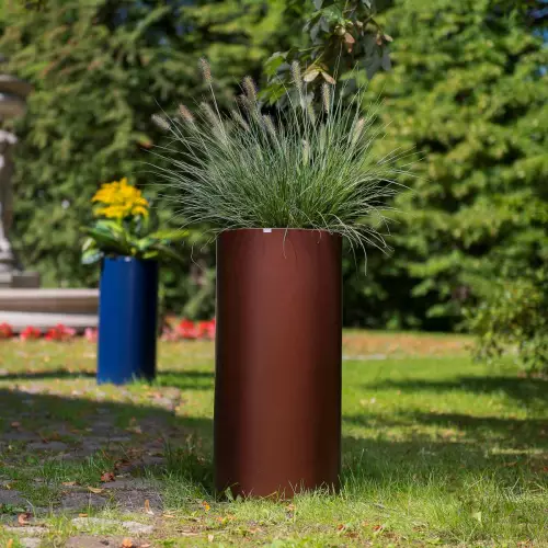 Donica Hebe 89 w kolorze brązowym z trawą ozdobną