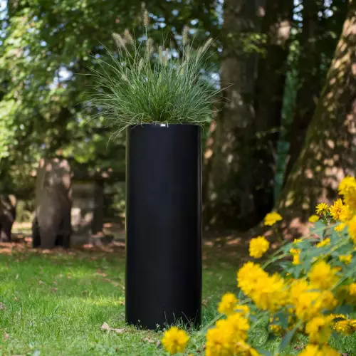 Donica Hebe 89 w kolorze czarnym z trawą ozdobną