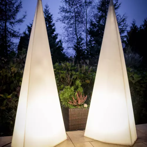 Choinki podświetlane NOEL na tarasie