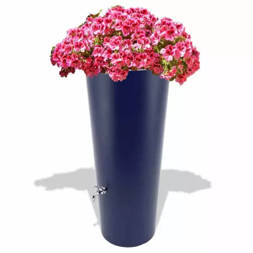 Niebieski zbiornik na deszczówkę Rainpot z pelargoniami