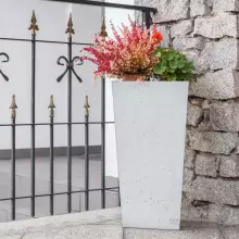 Donica betonowa CONE L 32x32x93 biały