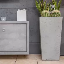 Donica betonowa CONE M 32x32x63 szary naturalny