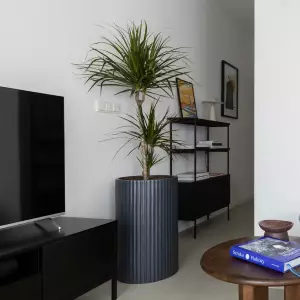 okrągła antracytowa donica 60 cm ze żłobieniami