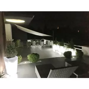 Tarasowe donice podświetlane SLIM LINE S i LONGERINO