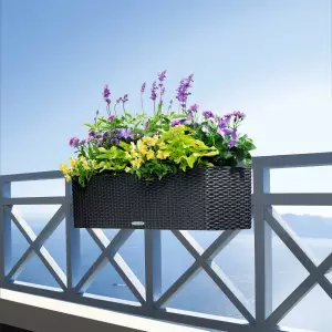 Donice balkonowe z systemem nawadniania