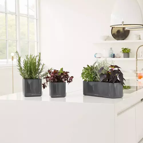 Seria CUBE Glossy w kolorze antracyt połysk w kuchni