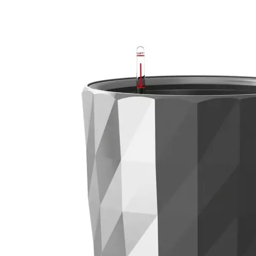 Diamentowa faktura powierzchni czarnej donicy Lechuza DIAMANTE