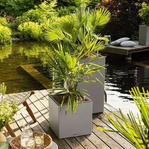 Donice Stone 30 LED na tarasie