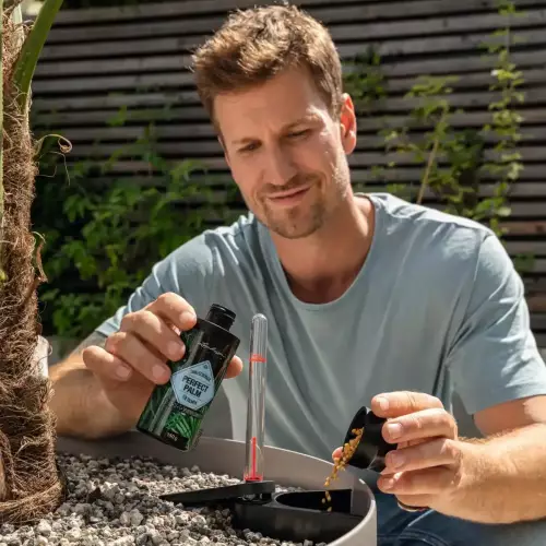 Praktyczna miarka do precyzyjnego dozowania nawozu w granulkach