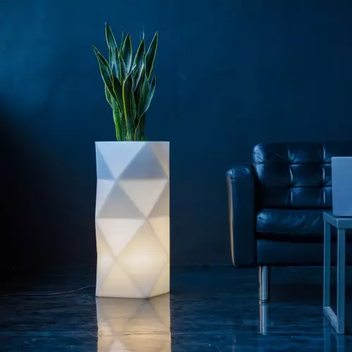 Podświetlna donica ASTI LIGHT w nowoczesnej aranżacji