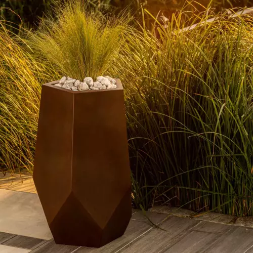 Donica Bari w kolorze corten z trawami