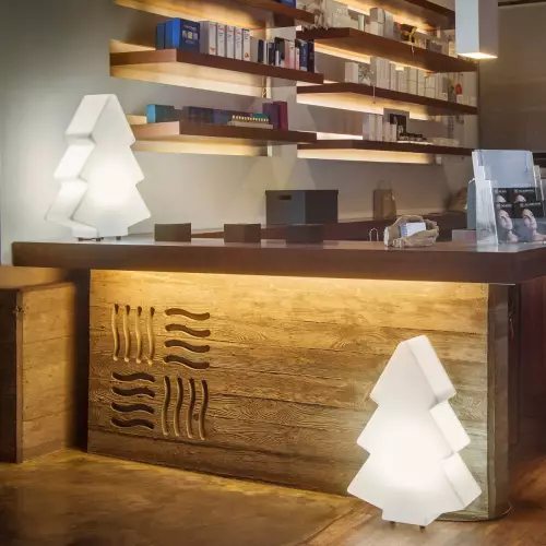 Świąteczna choinka S Light w restauracji