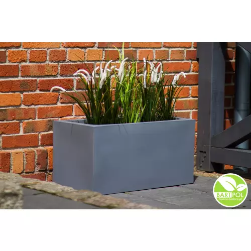 Donica Lungo w kolorze szarym na tarasie
