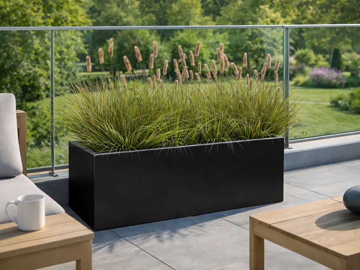 czarna matowa donica na taras