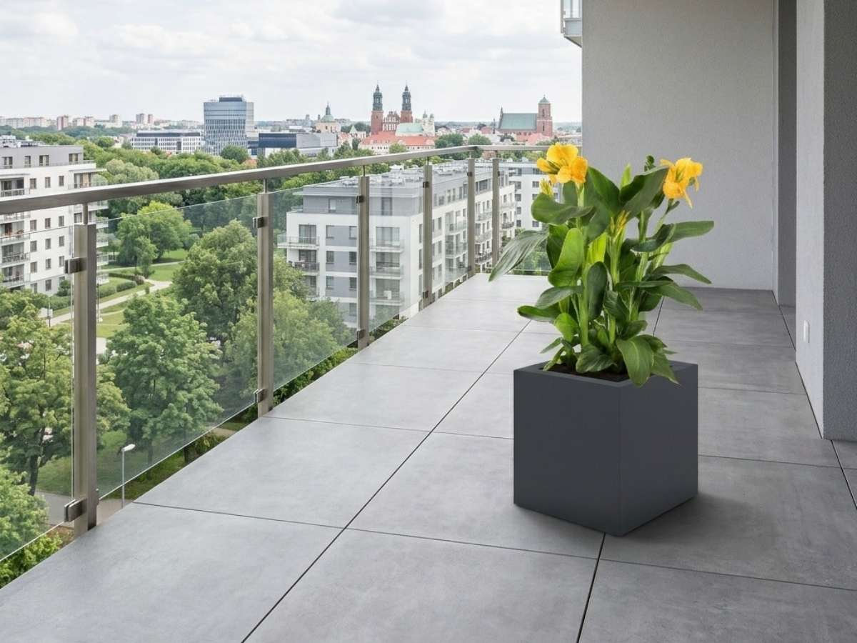 grafitowa doniczka na balkon 40x40x40 cm