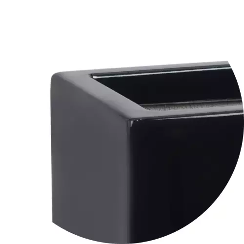 Górna krawędź czarnej donicy D972B