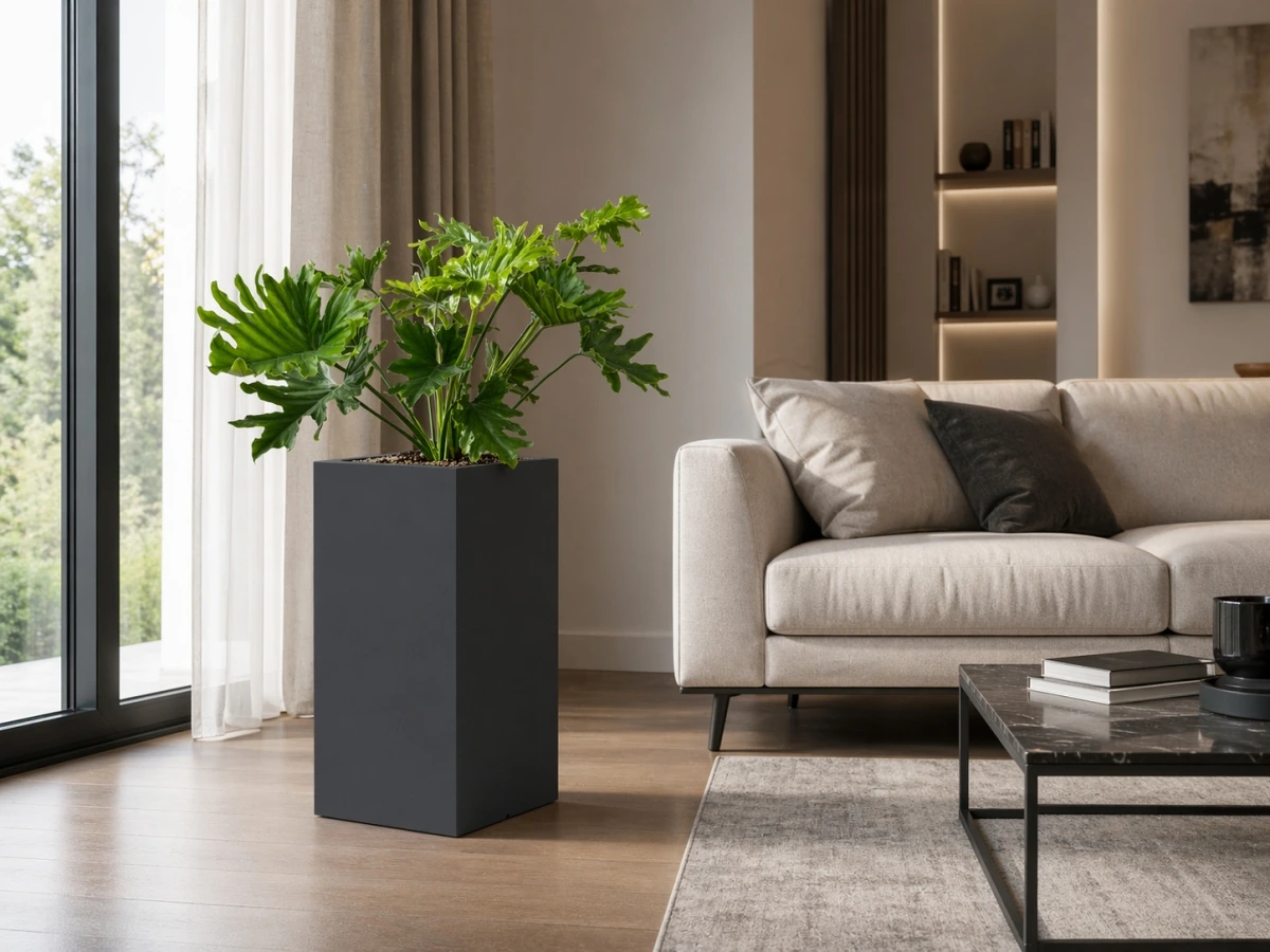 wysoka antracytowa donica do biura