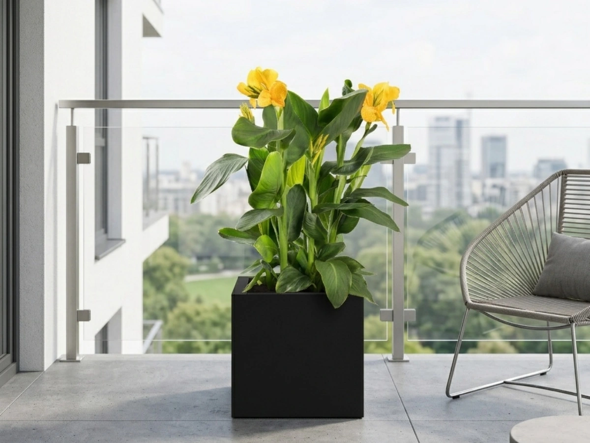 czarna doniczka na balkon 40x40x40 cm