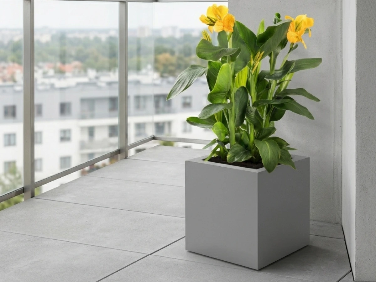 szara doniczka na balkon 40x40x40 cm
