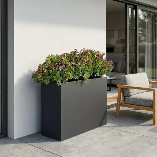 Antracytowa donica LONGO 90x33x75 cm na tarasie