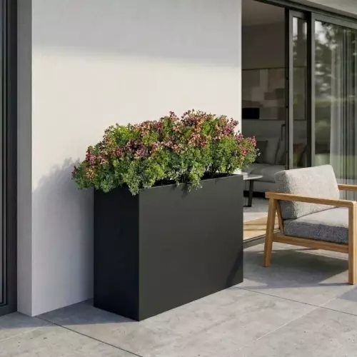 Czarna donica LONGO 90x33x75 cm na tarasie