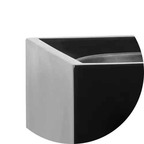 Górna krawędź czarnej donicy D100C