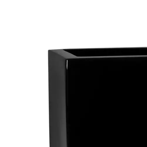 Górny narożnik czarnej donicy D972G