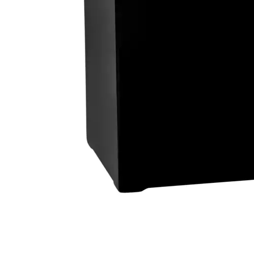 Charakterystyczne nóżki czarnej donicy D972G