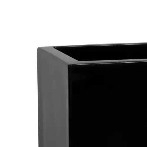 Górna krawędź donicy D973N w kolorze czarny połysk