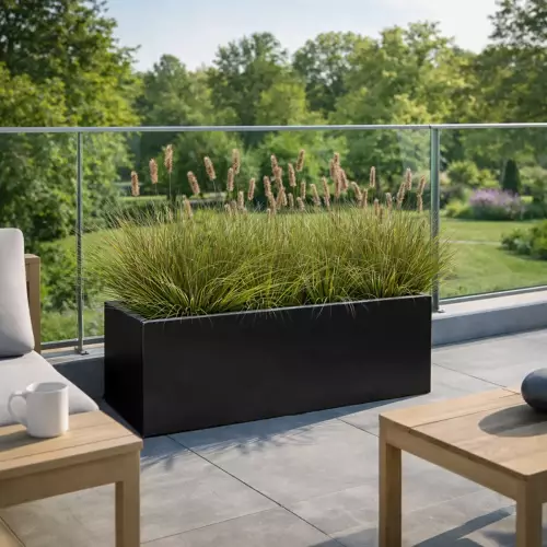 Donica D913B czarny mat na tarasie